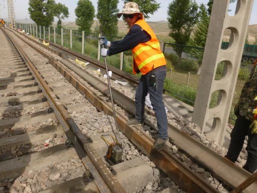 �촰�㣬���K209+990����210+990��1.5���������ҵ���˹���ҵ�������ֹ�λ���������ҵ